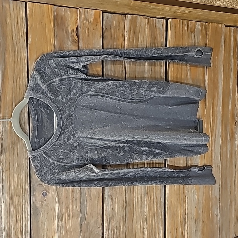 Gray lululemon top